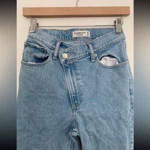 Asymmetrical Abercrombie and Fitch 90’s straight ultra high rise jeans